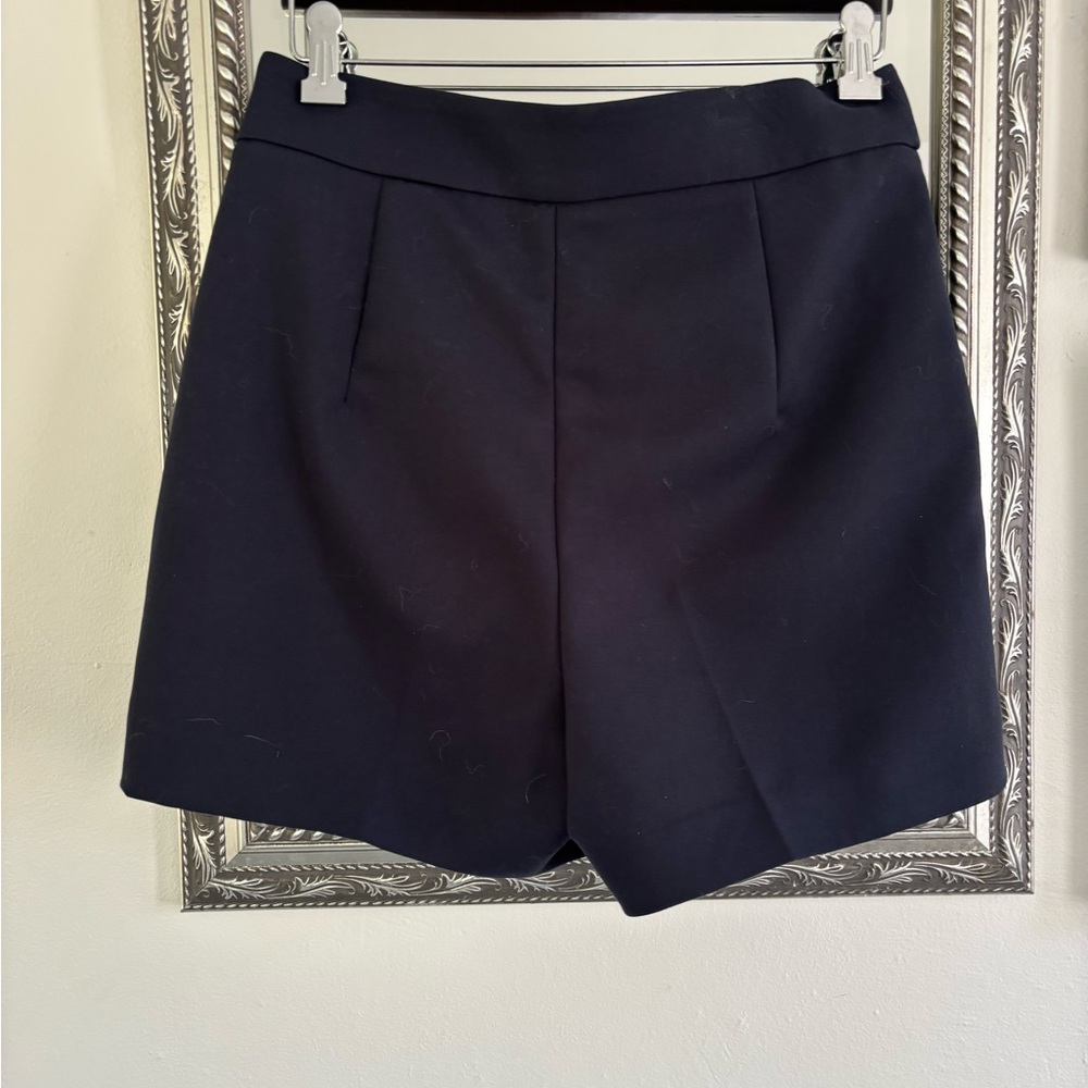H&M shorts in high waisted navy. EUC with pockets and silver tone button detail. - Picture 3 of 9